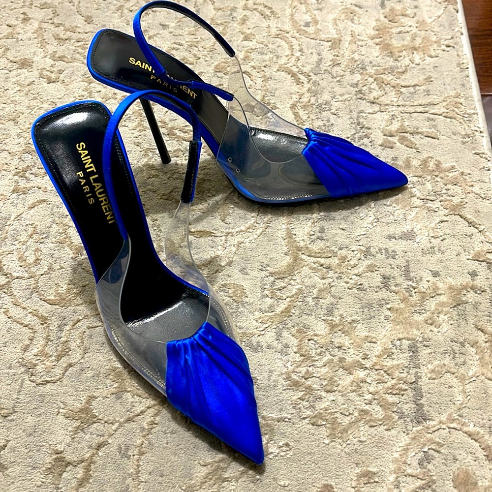 Brand new. Only been tried on. Received as a gift but not my style.